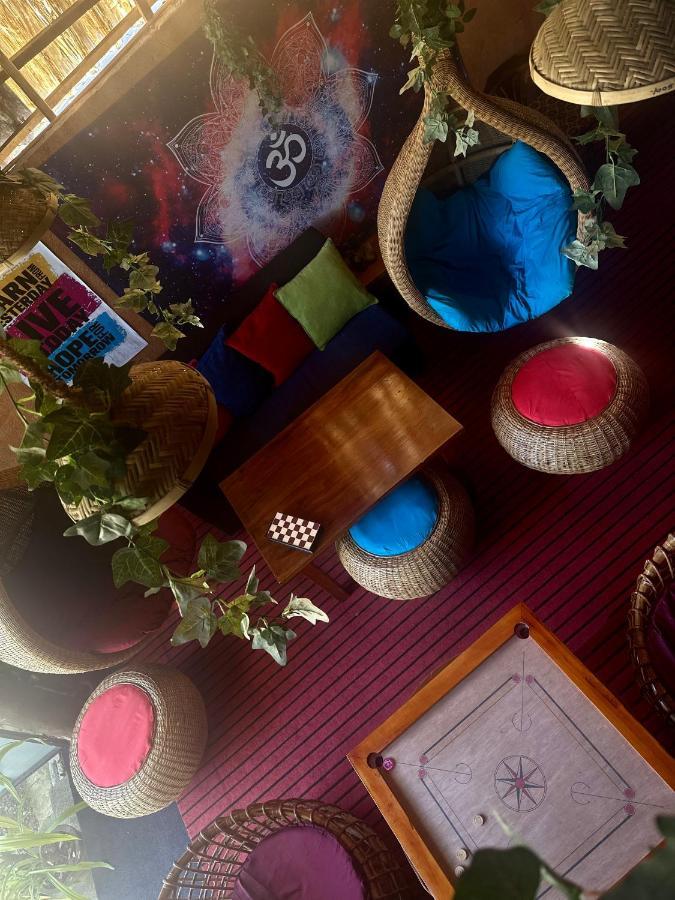 אלה A Lounge Hostel And Cafe מראה חיצוני תמונה