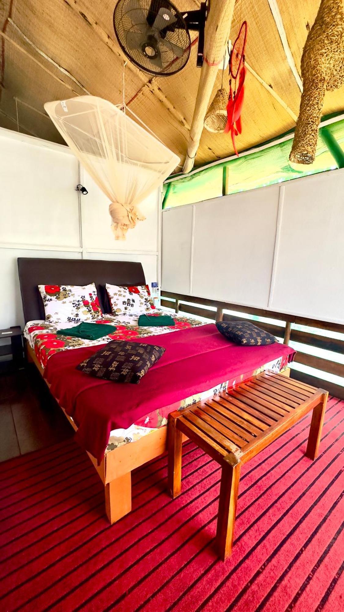 אלה A Lounge Hostel And Cafe מראה חיצוני תמונה