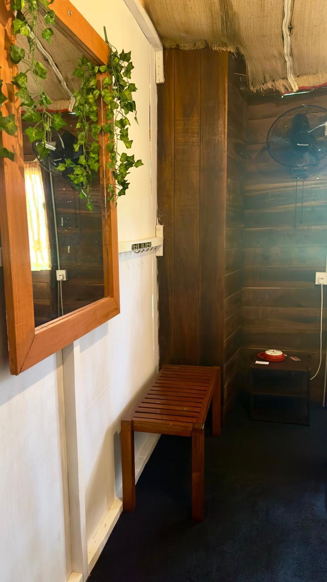 אלה A Lounge Hostel And Cafe מראה חיצוני תמונה