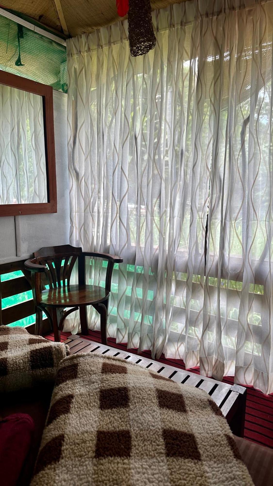 אלה A Lounge Hostel And Cafe מראה חיצוני תמונה