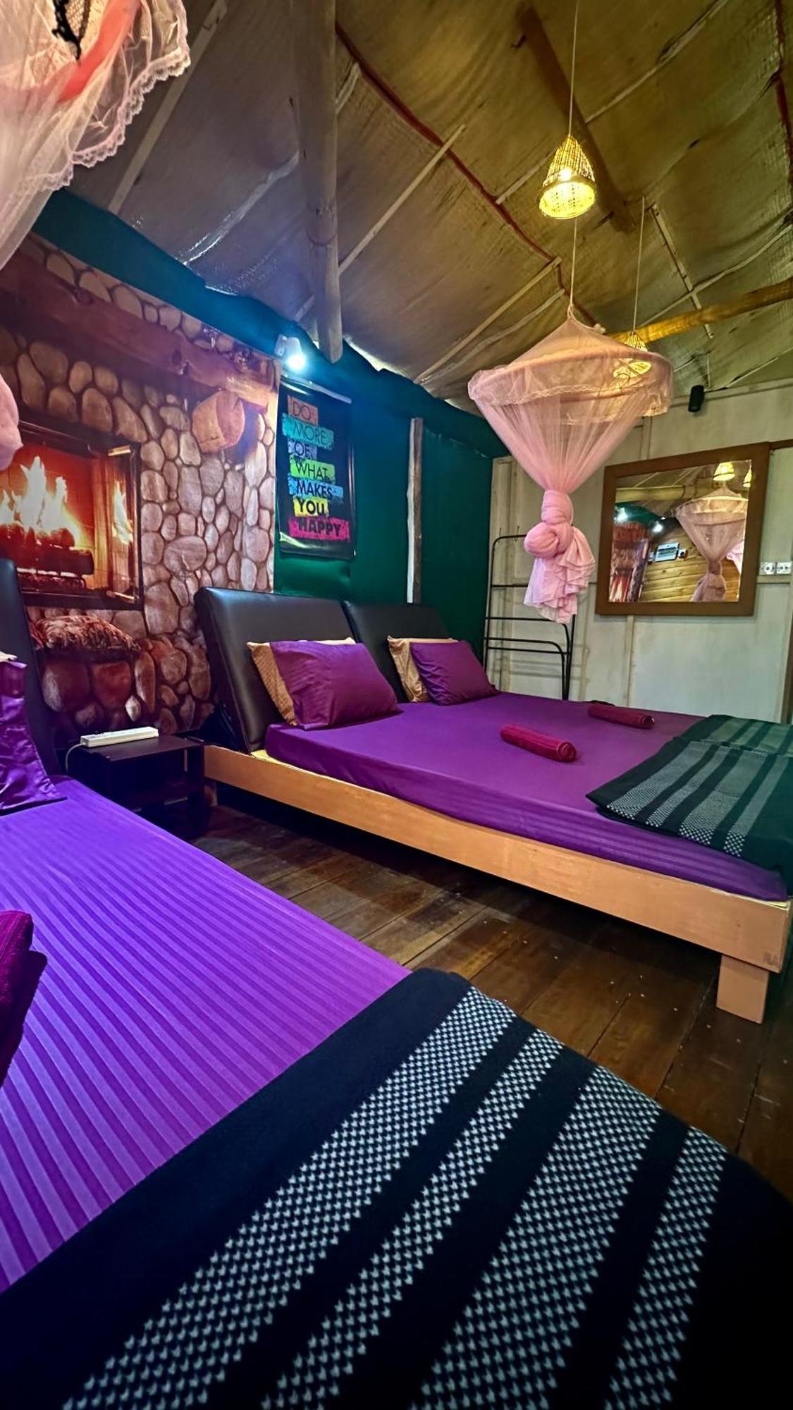 אלה A Lounge Hostel And Cafe מראה חיצוני תמונה