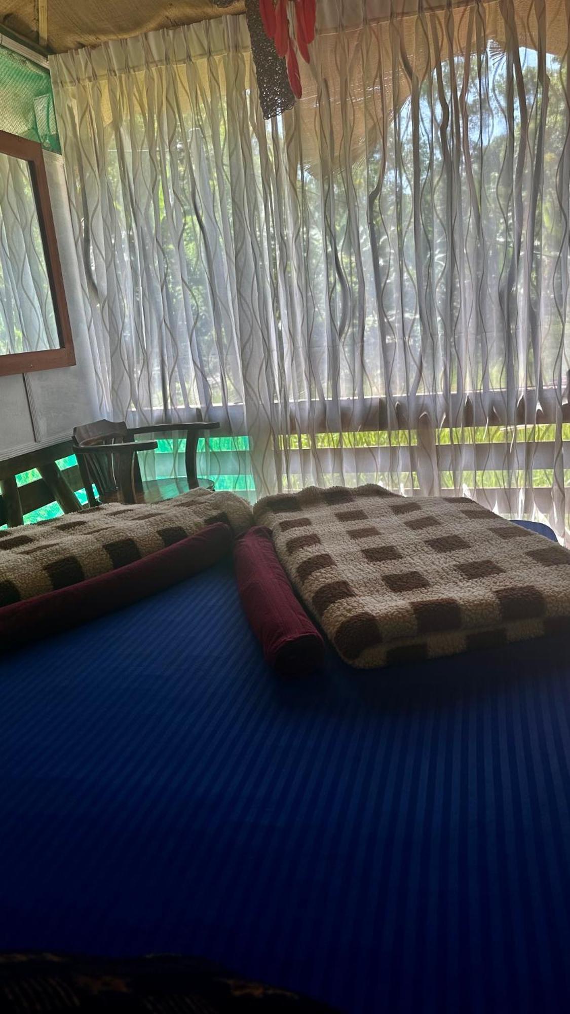 אלה A Lounge Hostel And Cafe מראה חיצוני תמונה