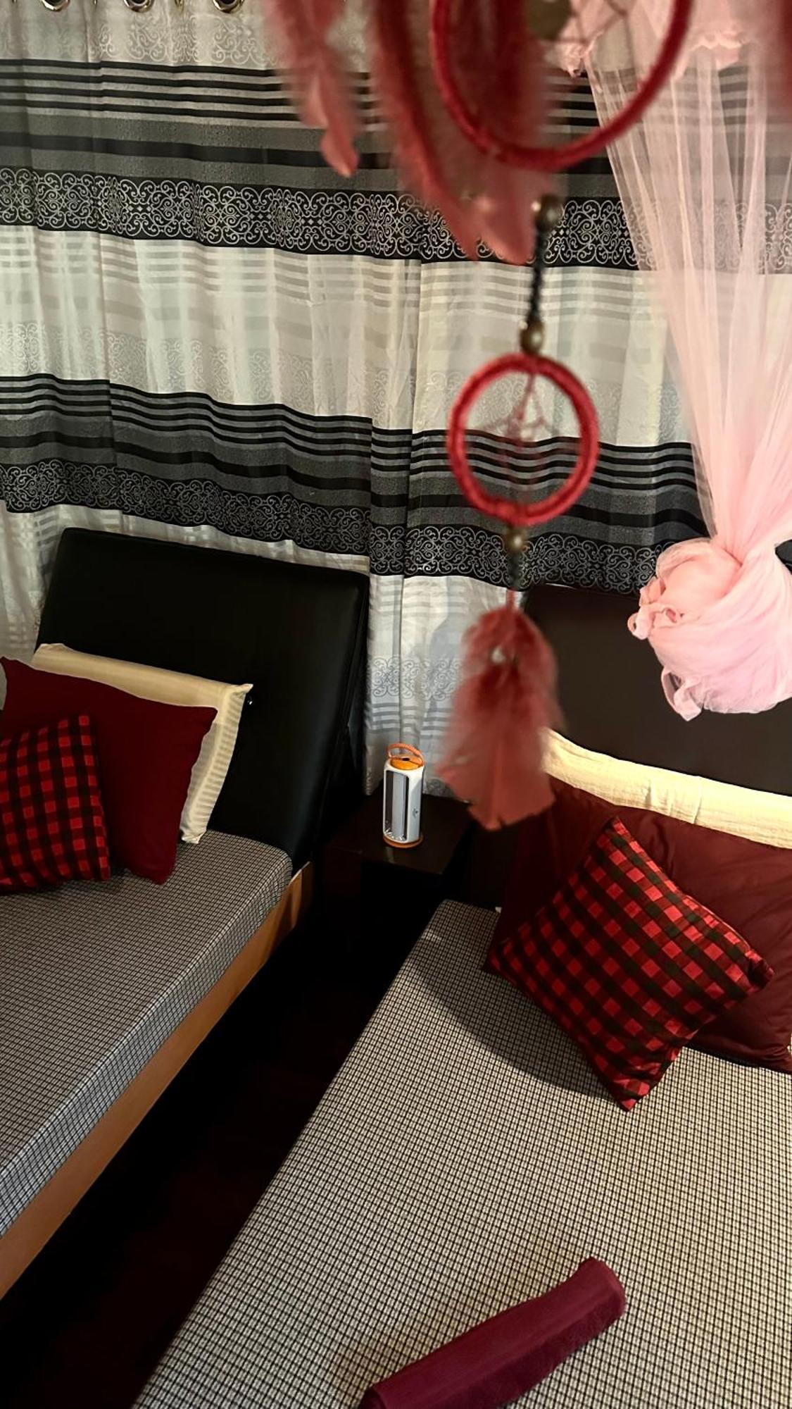 אלה A Lounge Hostel And Cafe מראה חיצוני תמונה